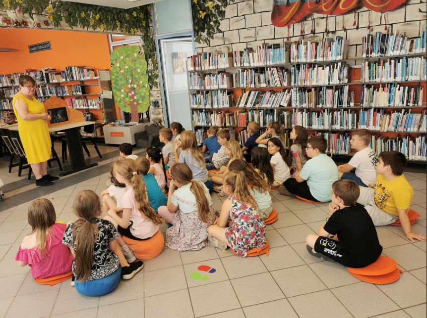 Könyvtárban járt az 1.a