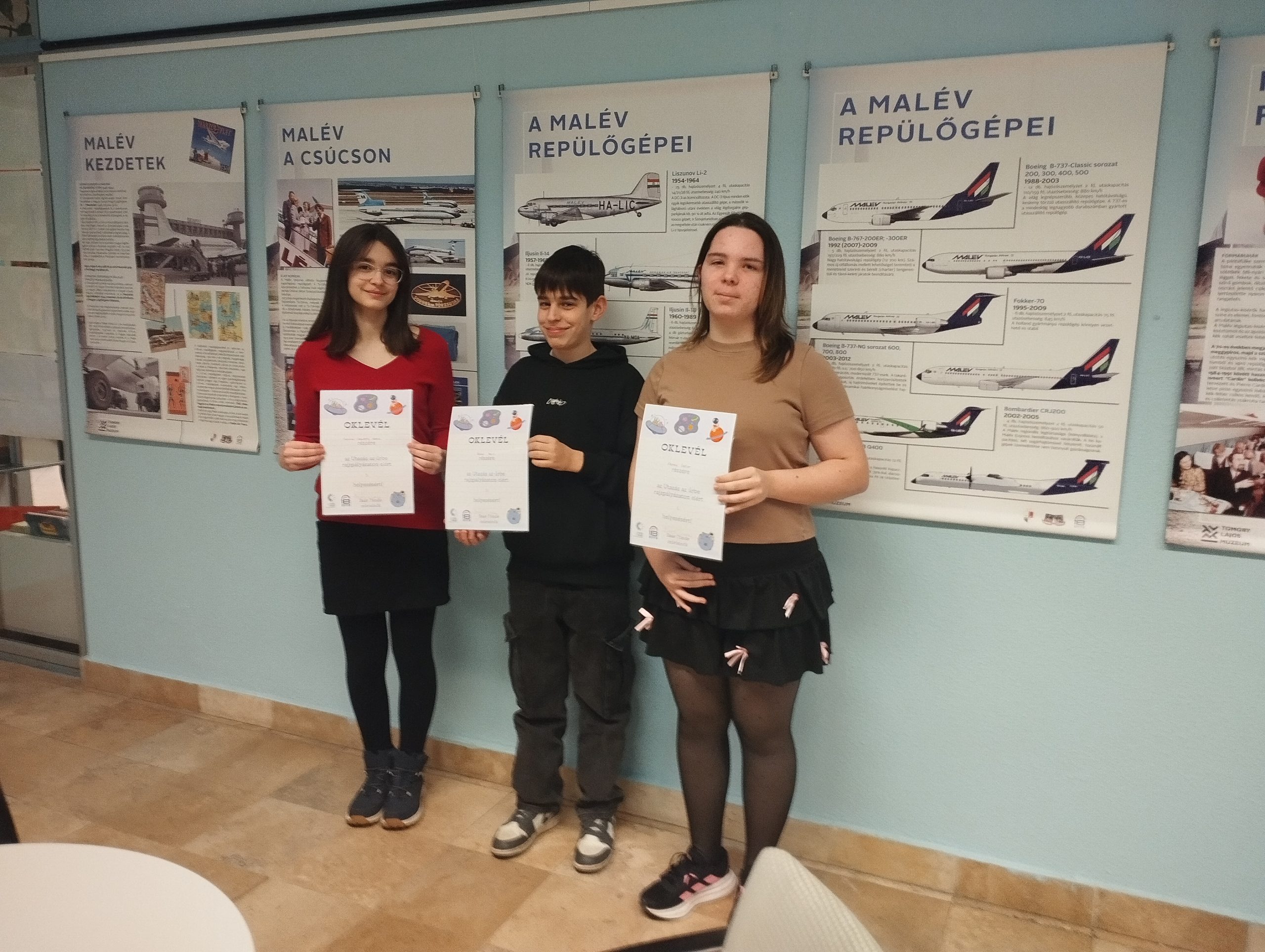 Dobogón a rajzszakkörösök